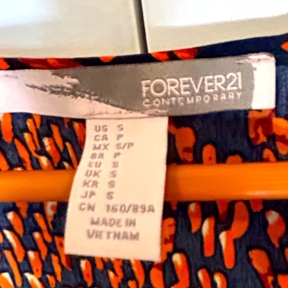 180. Forever 21 Contemporary Abstract Dress - Picture 3 of 3